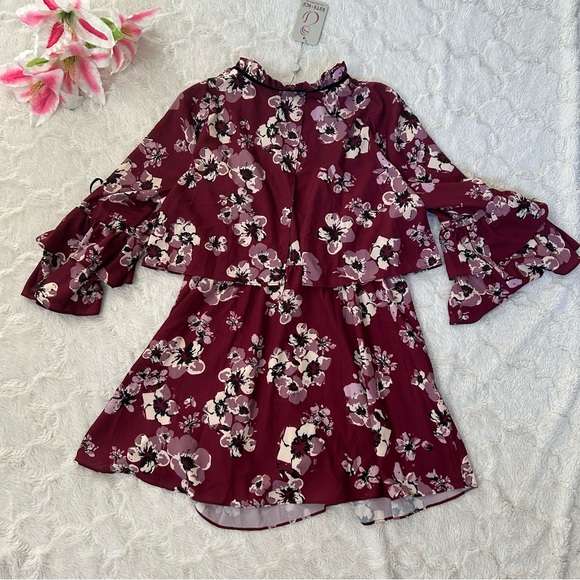 NWT Kimi & Kai Maternity Nursing Floral Tiered Panel Tunic Flutter Sleeve Medium - Picture 11 of 12